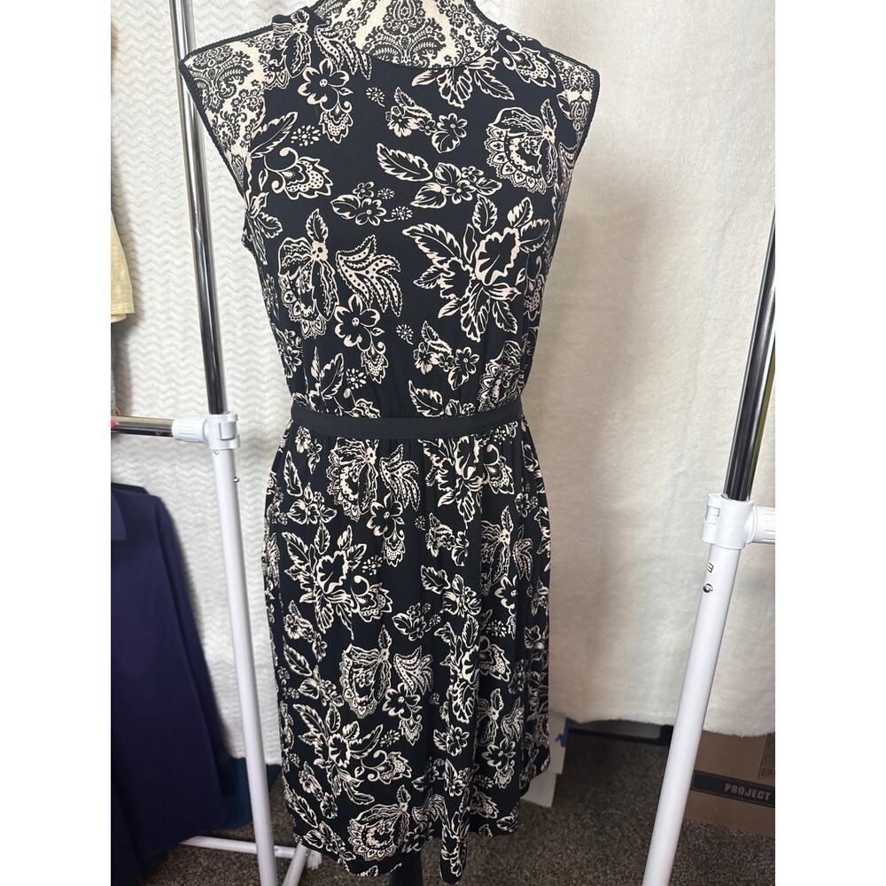 BN #19  LOFT Black & Cream Floral Sleeveless Belted Dress - Size Small